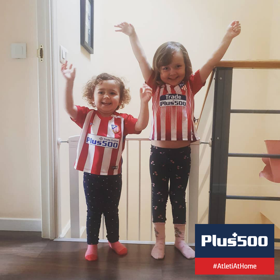 atletienglish's tweet photo. 📲 Show off your Red & White passion from home! 🏠!
😎 Some lucky #AtletiAtHome contest winners already earned an official shirt offered by @Plus500.
🏧 Post your 📸/🎥
📧 Tag @Plus500
#⃣ Use #AtletiAtHome https://t.co/8VVU9gqf1c