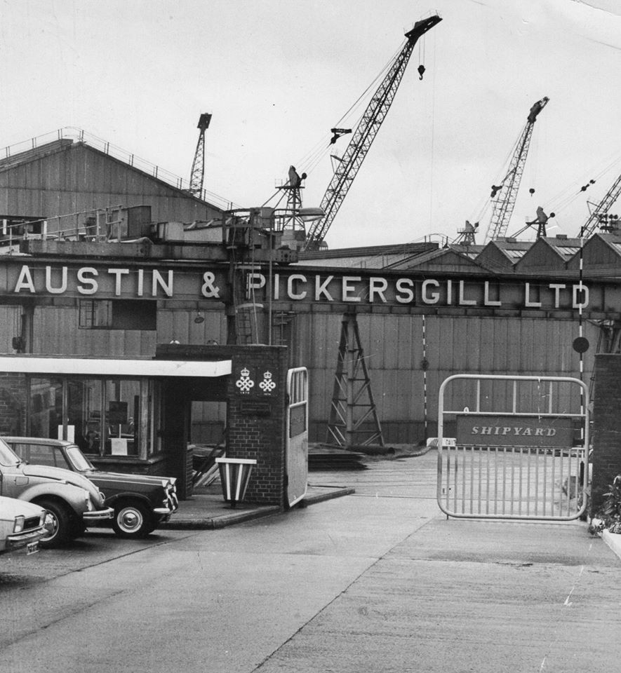 WearsideEchoes's tweet photo. The sign says it all really - here's a bygone shot of Austin and Pickersgill. #Sunderland #shipbuilding https://t.co/sau3L9CHNU