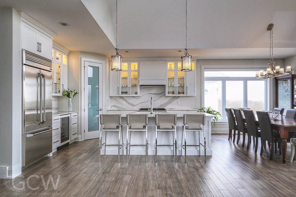 GCWKitchens's tweet photo. Natural light and clean, airy colours make this kitchen feel cozy and inviting! Cambria Britannica Quartz countertops united with a matching backsplash adds flair and functionality to this charming design! 🙌🏻 #kitchenstyle #beautifulbacksplash #customcabinetry #thegcwdifference https://t.co/xlUKzuBPy6