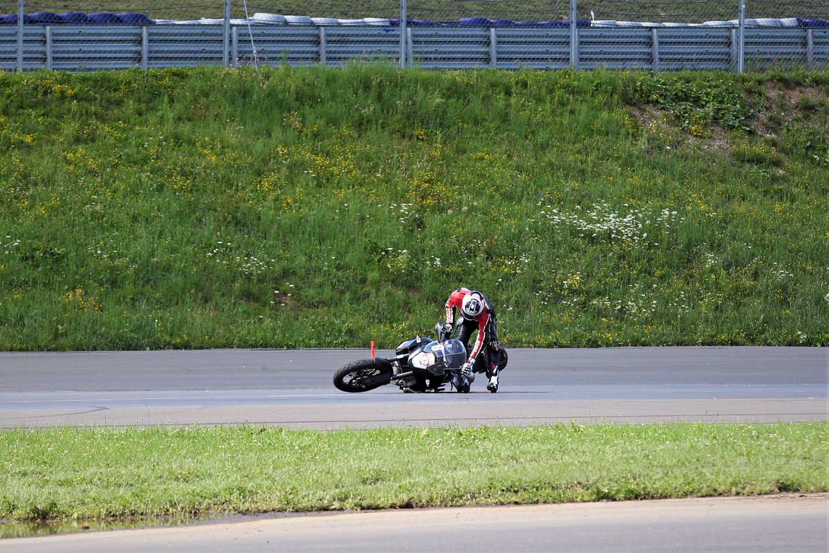 Mufga's tweet photo. Here's a fun #fallofffriday which will make sense once you've listened to Front End Chatter 114, which you can get only (not actually only, but you really should please and thank you) by visiting the @bennetts_bike Bike Socials at:
https://t.co/fDciYprEbI https://t.co/zqsQOAFmQT