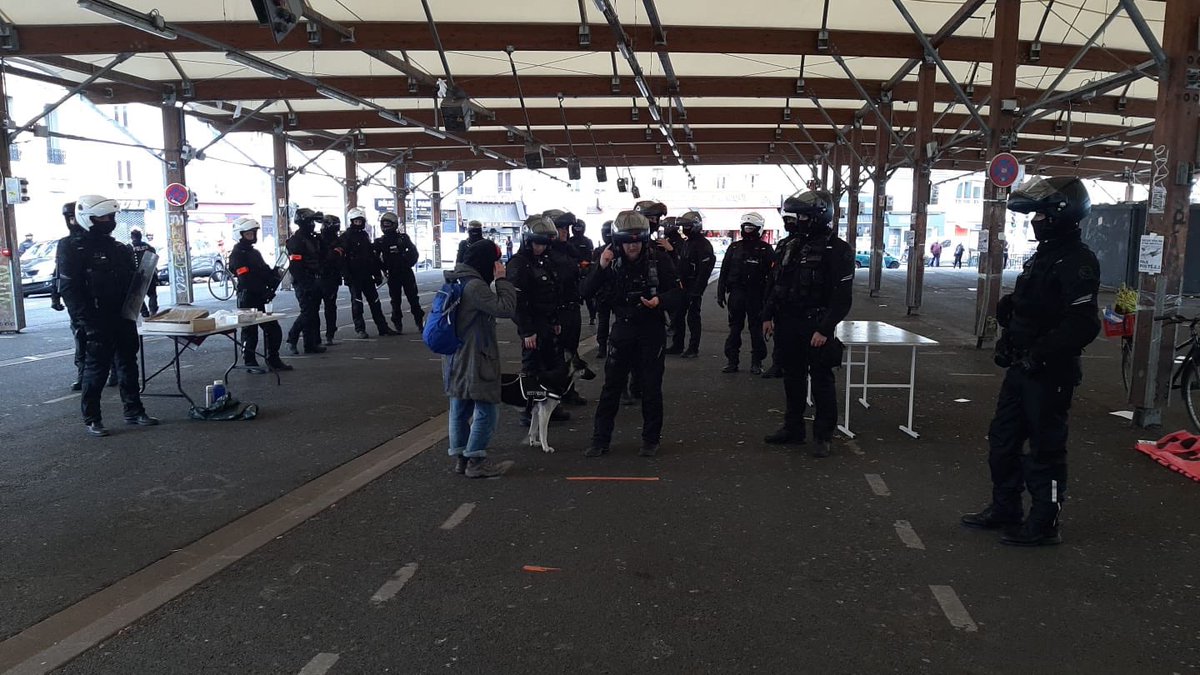 BrigadesPop's tweet photo. Des amendes viennent d’être distribuées à chaque brigadiste par les flics... face à la répression la solidarité sera notre arme ! #AutoDéfensePopulaire #1Mai #StopRépression #etatdurgencesanitaire #BSP93 https://t.co/E4pLzAxbcO