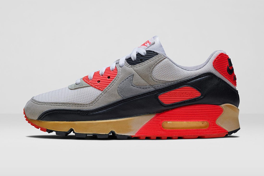 sneakerheadgame's tweet photo. The very first Air Max 90  - 1990
 
The Thermoplastic Nike tab on the heel is called 'Love heart'
 
If the AM 90 gave you superpowers what would they be?

#sneakerheadgame #sneakerhead #indiegame #sneakers #nike #airmax90 https://t.co/lfFZX2DDNQ