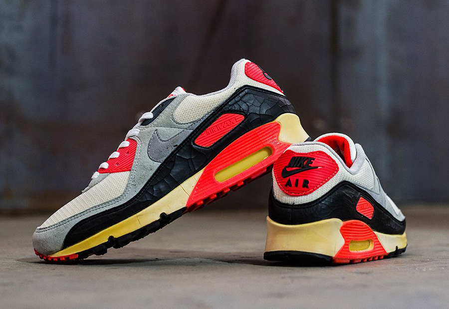sneakerheadgame's tweet photo. The very first Air Max 90  - 1990
 
The Thermoplastic Nike tab on the heel is called 'Love heart'
 
If the AM 90 gave you superpowers what would they be?

#sneakerheadgame #sneakerhead #indiegame #sneakers #nike #airmax90 https://t.co/lfFZX2DDNQ