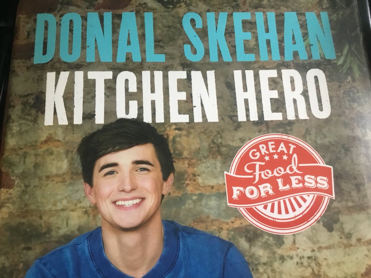 LibrarianFHS's tweet image. Today's #DailyChallenge for #EdinburghSchoolLibrarians is to post a picture of our cooked favourite recipe from a recipe book.
Problem is my favourite changes daily, but I do love a simple and tasty 😃🥑🥗 #LockdownRecipe #BookishRecipes