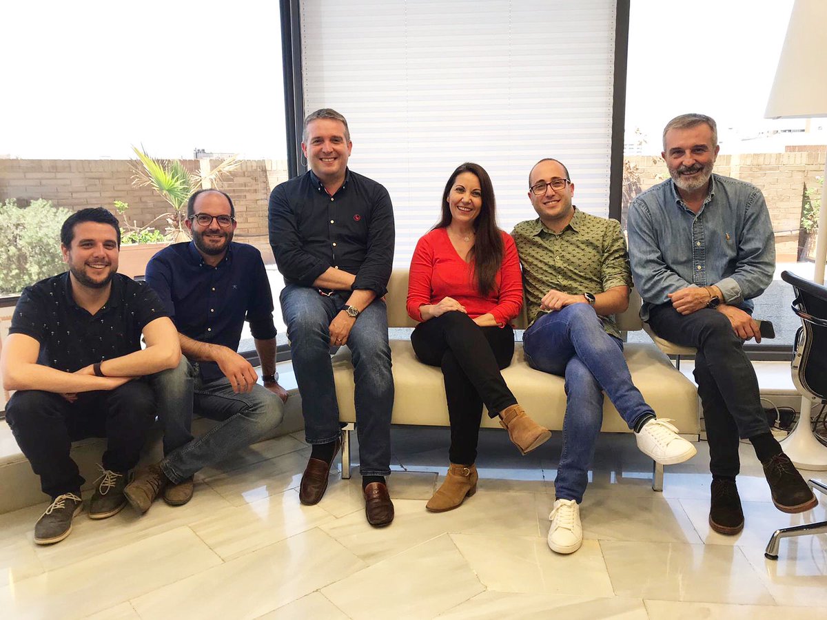 J_MartinezRubio's tweet photo. Feliz 1 de mayo! 🌹

También hoy y todos los días, orgulloso del trabajo del gabinete de @GVAsanitat. https://t.co/ixQ0yFTu3I