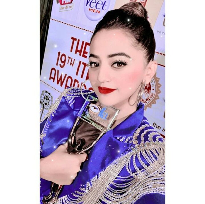 HellyTurkey's tweet photo. I eat that pose of you🎀🌈🎈@OfficialHelly7
#IshqMeinMarjawan2 #india #Aashi #Niti #turkey #Mor #HellyShah #Helly #HellyTurkey #Devanshi #Saroon #Kainat #Saltanat #princess #Queen #Modern #Natural  #SufiyanaPyaarMera #SPM #HS #KhushiyonKiiGullakAashi #BıçakSırtı #Swaragini #Swara https://t.co/6Xs0XmL9PI
