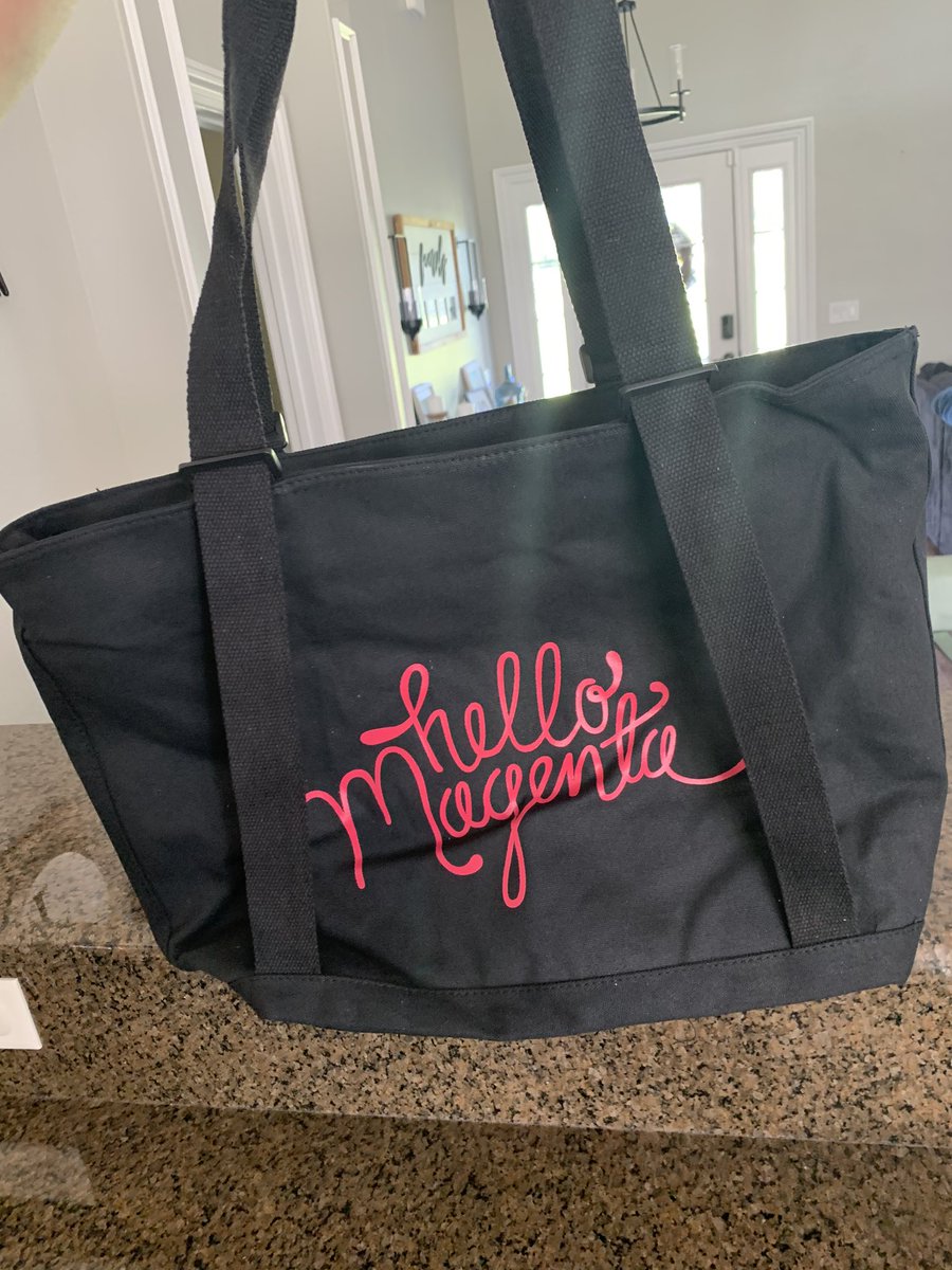 Got my 1st #BeMagenta box, already placed a 2nd order AND got my new T-mobile email!!! I feel so official 💕