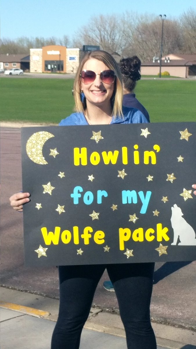 KinderWolfePack's tweet photo. My heart is full after last night. Our Smiles for Students Cruise Through was a hit! Missing all my littles but feel blessed to have seen so many of my Wolfe Pack Friends! 🐺 https://t.co/8Fvb6AToIp