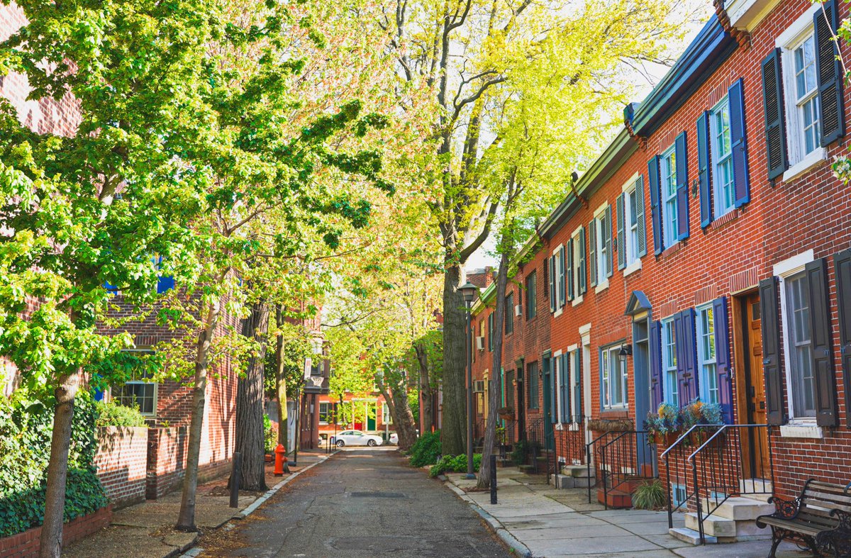 burstmode610's tweet photo. Spring time on Philadelphia streets. Empty but beautiful. #Philadelphia #Philly #streetphotography #streetphotographer #Spring #neighborhood #discoverphilly #citylife #city #homes https://t.co/XswIDsbfDz