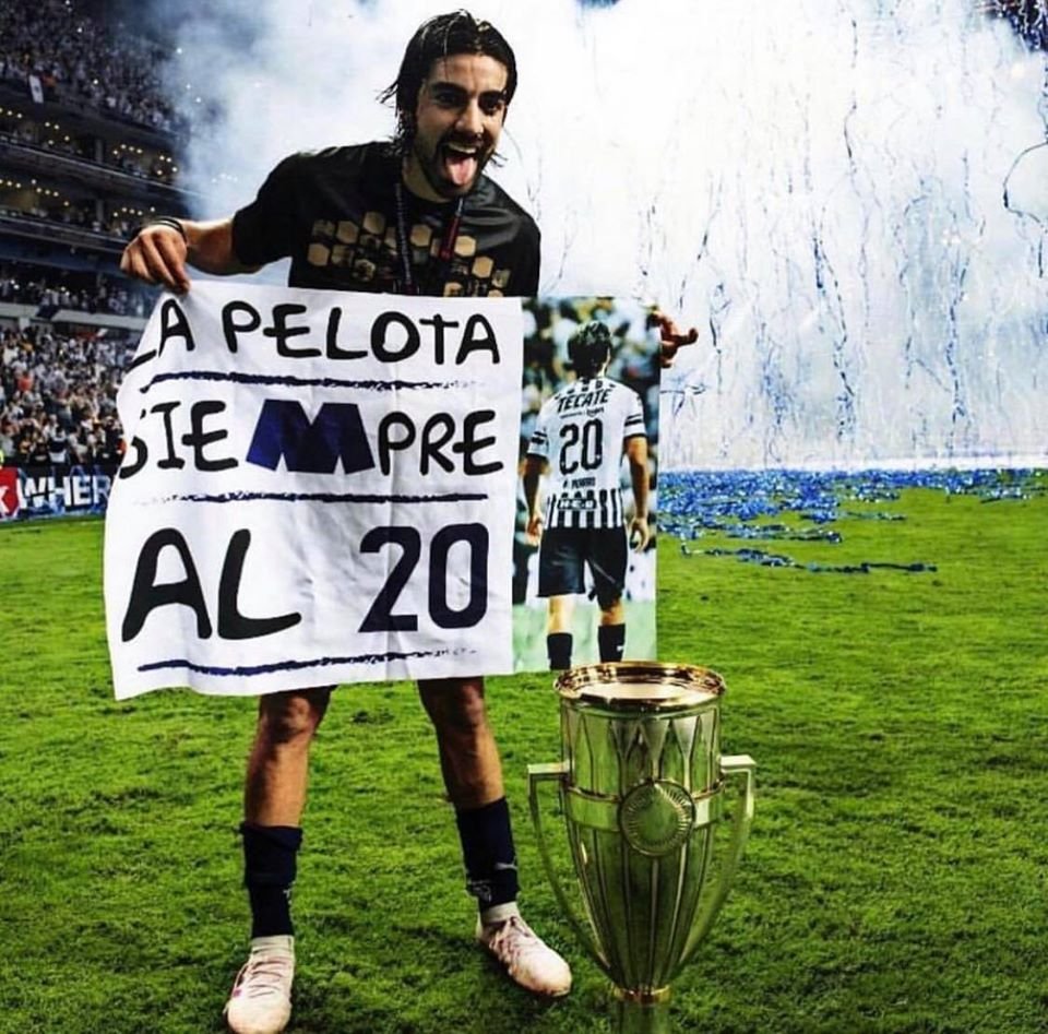 Sabalero_18's tweet photo. Que Dios lo bendiga Jefazo!
#LaPelotaSiempreAl20🇫🇮
#LaQueMasBrilla 🏆✨
#JefeDeforme https://t.co/6X7DIiPZ8j