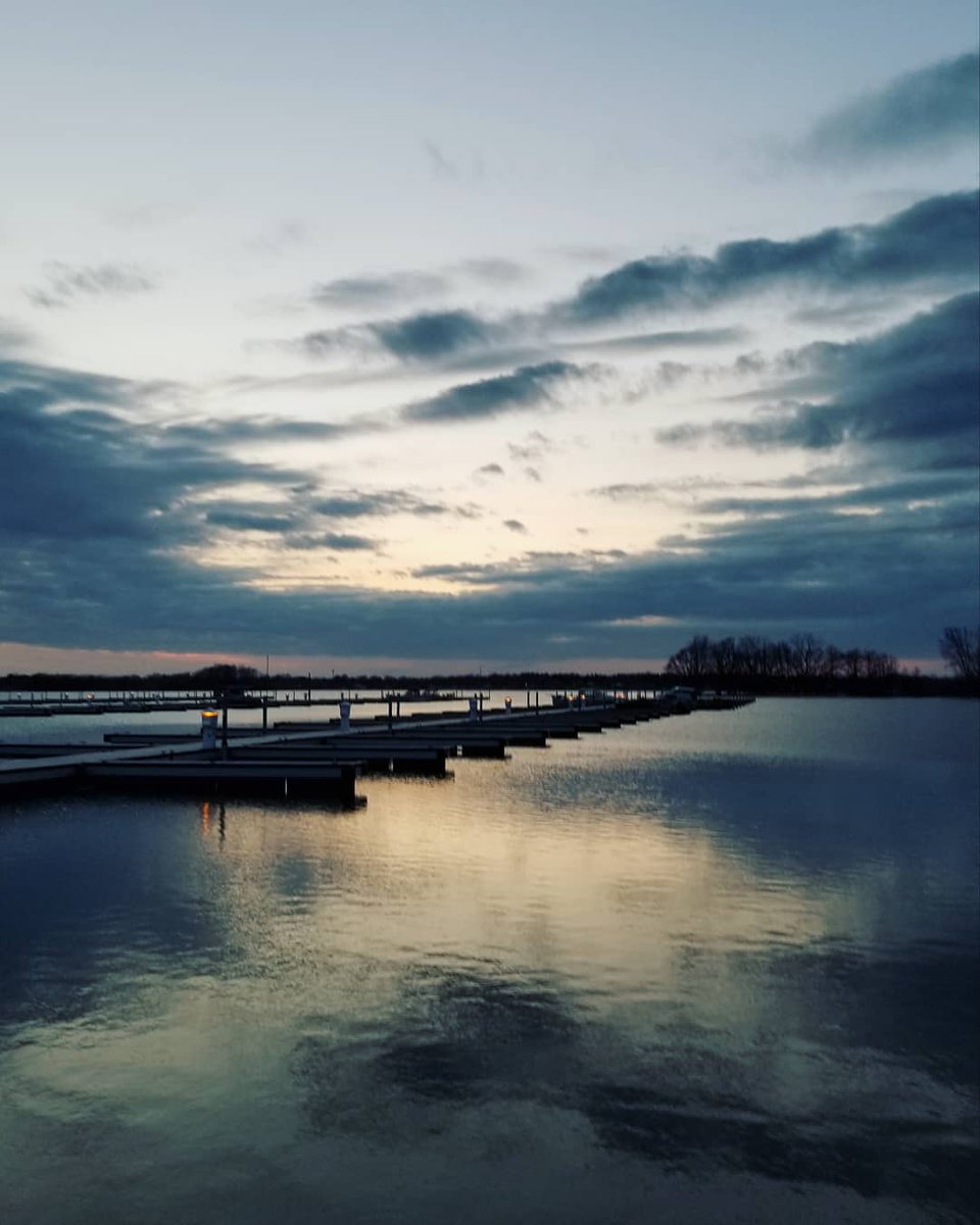Efs130Byer's tweet photo. Social Distancing: Day 49.
#braddockbay #sunset #curearthritis #highriskcovid19 https://t.co/FT87wmHiu7