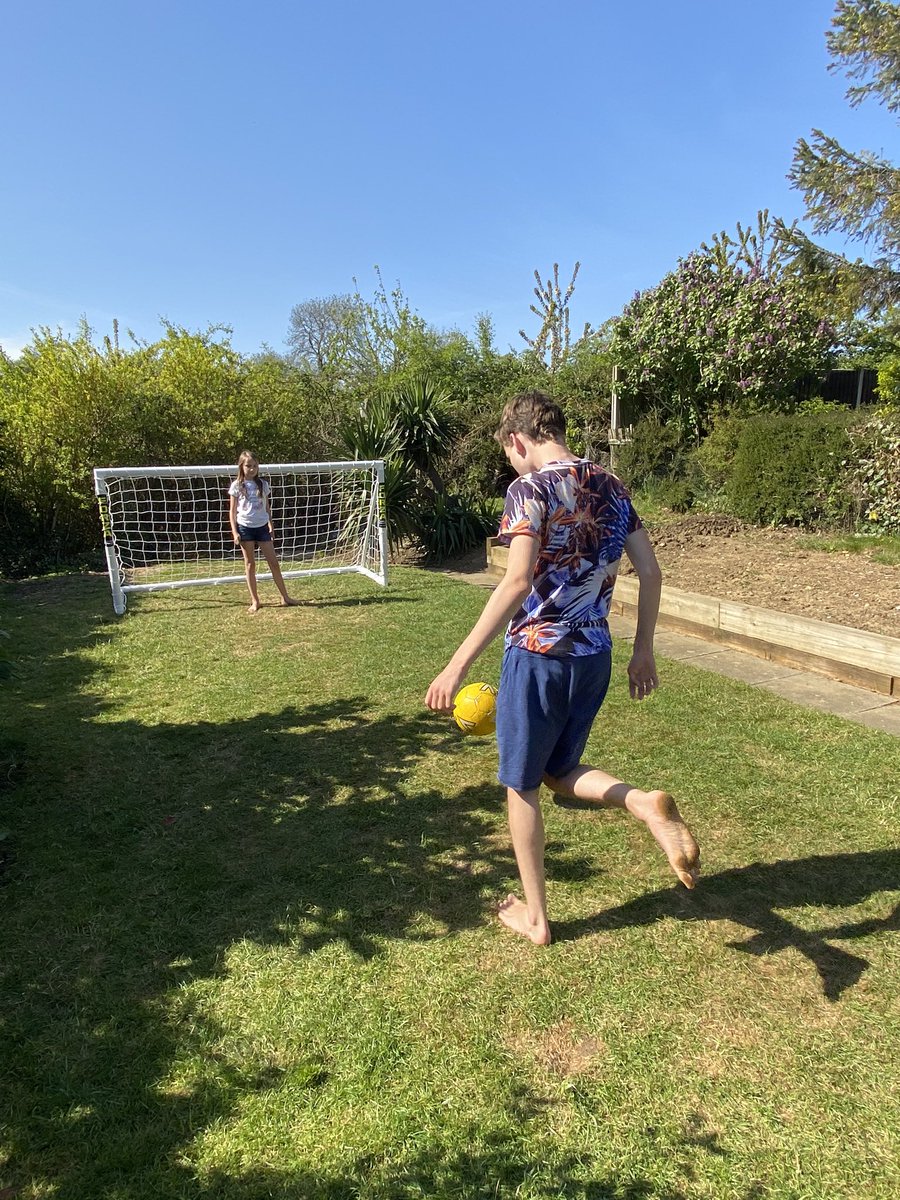 JacquiMurphy15's tweet photo. @latimerprimary Imogen’s PE lesson today, football shooting practice taken by her big brother Declan ⚽️ #ansteynomads #lcfc #latimerfamily https://t.co/LjLf6RgGFM