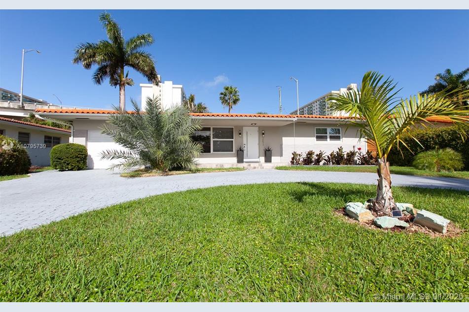 miamibroker's tweet photo. 3 bedrooms, 2 bath, 1,640 sf = $799,000 (asking). Get out of your condo into a home. Great investment opportunity as well! Search homes in #SunnyIslesBeach https://t.co/INvQG72H7w #BrosdaandBentley #MiamiJustListed #SunnyIslesBeachHomes #SunnyIslesBeachRealEstate https://t.co/22yn3UxNdP