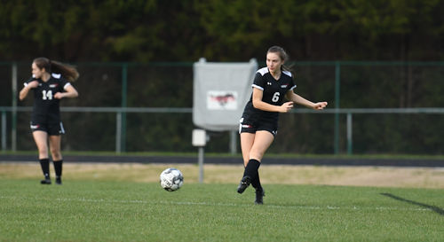 Today we honor senior Captain Lauren Schwartz. A left back and team anchor this stonewall with lightning speed never fails to lead by example. UNC Chapel Hill in the fall.
Team Captain
2 yr Var Letter
20 Var contests
1 assist
22 steals