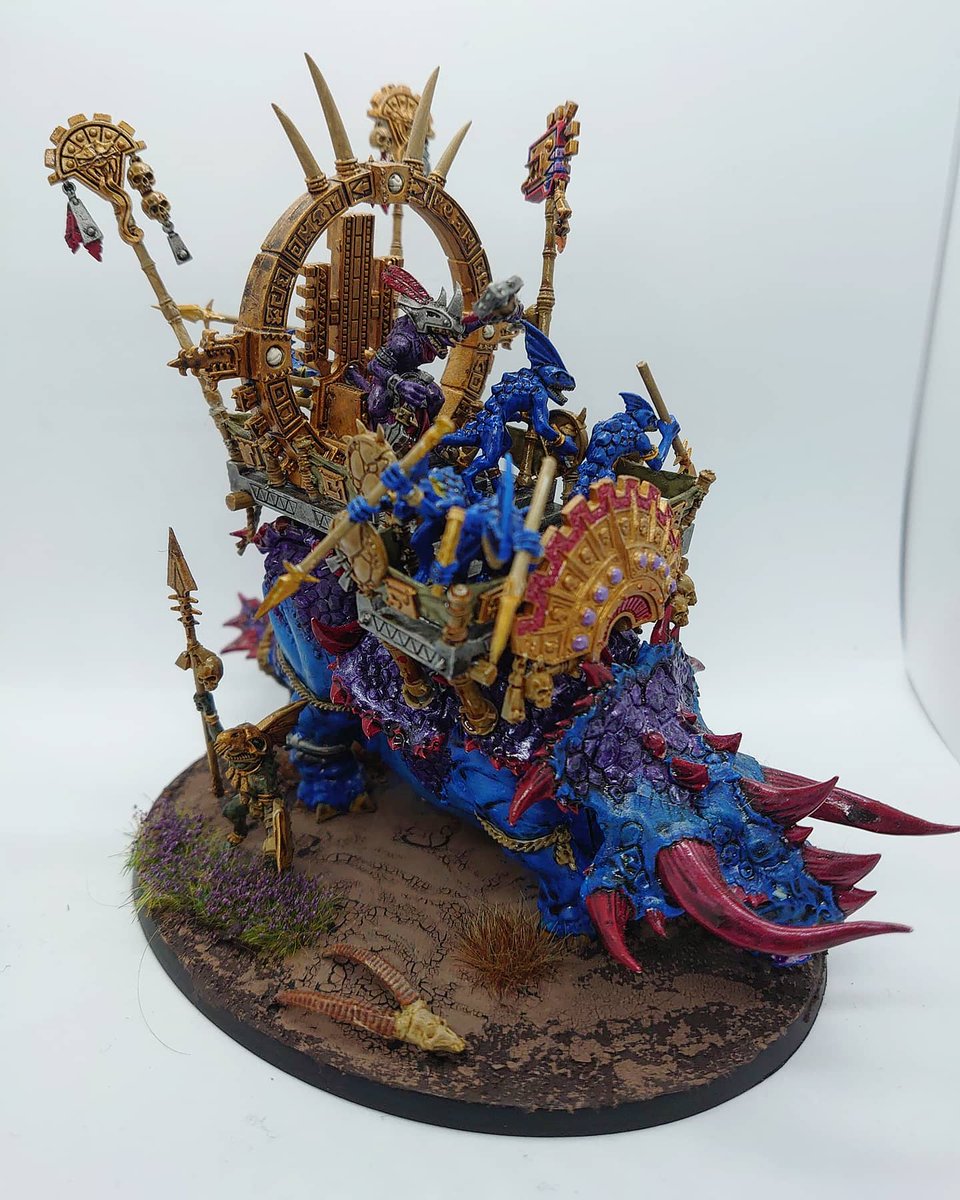Bradalads's tweet photo. Finally got some good pictures of my Engine of the gods. Rather pleased with how he's gone so far (though seen a couple of details I need to fix)
#seraphon #PaintingWarhammer #WarhammerCommunity #instarpaint #idratherbeshiny https://t.co/uZVB7I6YM0