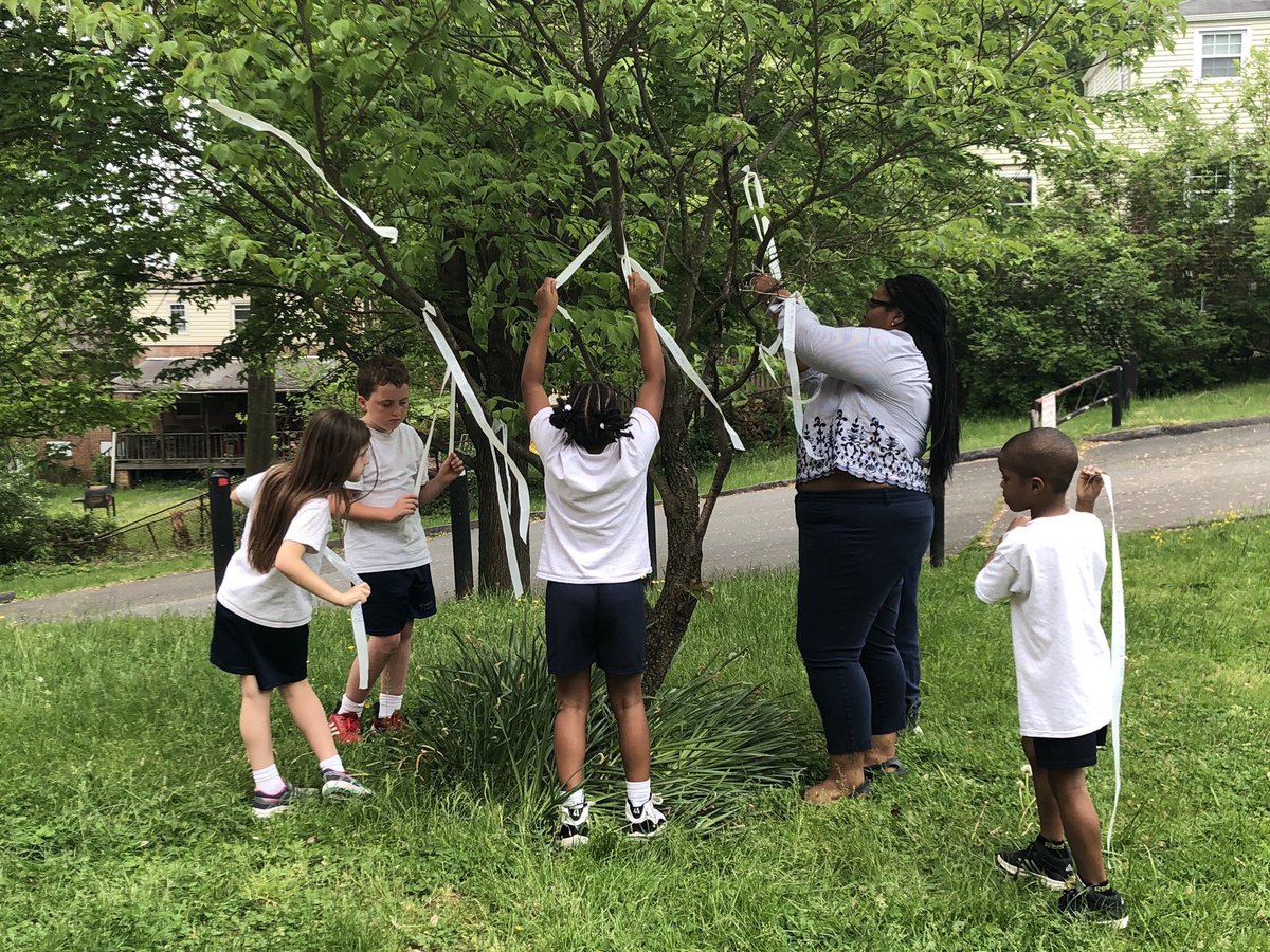 StAmbroseBees's tweet photo. Remembering our beautiful devotion to Our Lady, Undoer of Knots last May.  Students reflected on the “knots” in their lives and wrote them on ribbons.  Our “garden of knots” became a sacred place.  Mary, Undoer of Knots, Pray for Us! #SASFamily #ADWFamily https://t.co/vDxacOHFEU