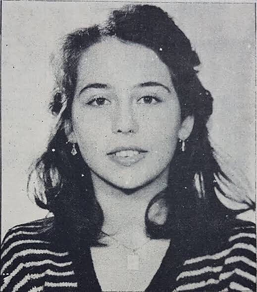 devrimci_lise's tweet photo. 1977 kanlı 1 Mayıs'ında Taksim'de polis panzeri altında kalarak yaşamını yitiren 17 yaşındaki Dev-Lis’li Jale Yeşilnil’i saygıyla anıyoruz. 

Katillerine inat, #1Mayıs Taksim’de yaşayacak! #Yaşasın1Mayıs #BijiYekGulan https://t.co/dDBoySQTD5