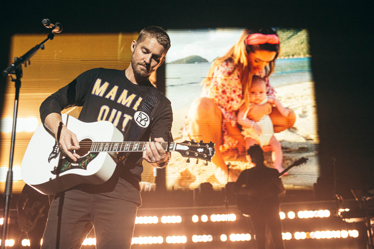 A love letter to my beautiful wife and daughter. ❤️ “Lady” is out now! Listen here: BrettYoung.lnk.to/LadyTP

📸: <a href="/RobLoud/">Rob Loud</a>