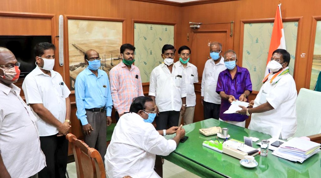 VNarayanasami's tweet photo. Puducherry Matrum Karaikal Thuluva Velalar Nala Sangam contributed ₹25,000 as #COVID19 Chief Minister Relief Fund at Legislative Assembly, #Puducherry . https://t.co/Ra8J97Ow5e