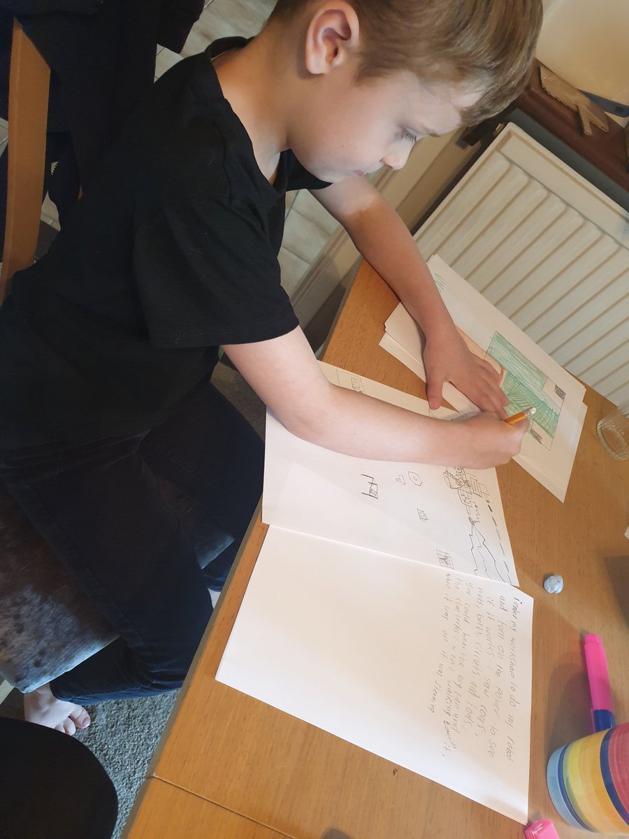 JennieAppleby78's tweet image. @OakNational Harrison has written his 'Setting Description work' about himself building a robot! He has also drawn a photo of his robot  🤖 #year3 #writingtask #settingdescription