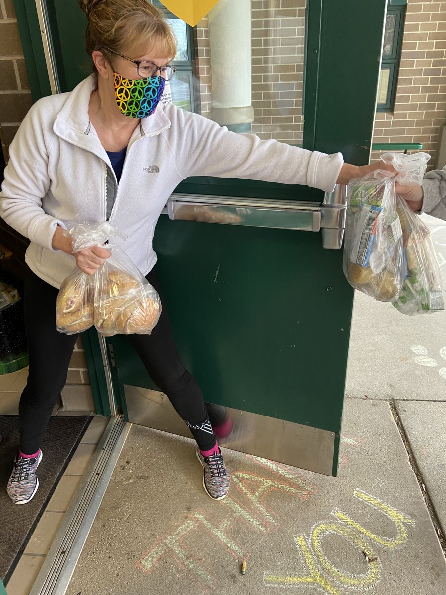 SASDschools's tweet image. It&apos;s School Lunch Hero Day! We MUST recognize our Nutritional Services team that continues to provide grab-and-go meals. In the first 24 days after school was closed, our School Lunch Heroes distributed 89,828 meals in our community. #community #lunchheroes #InThisTogether