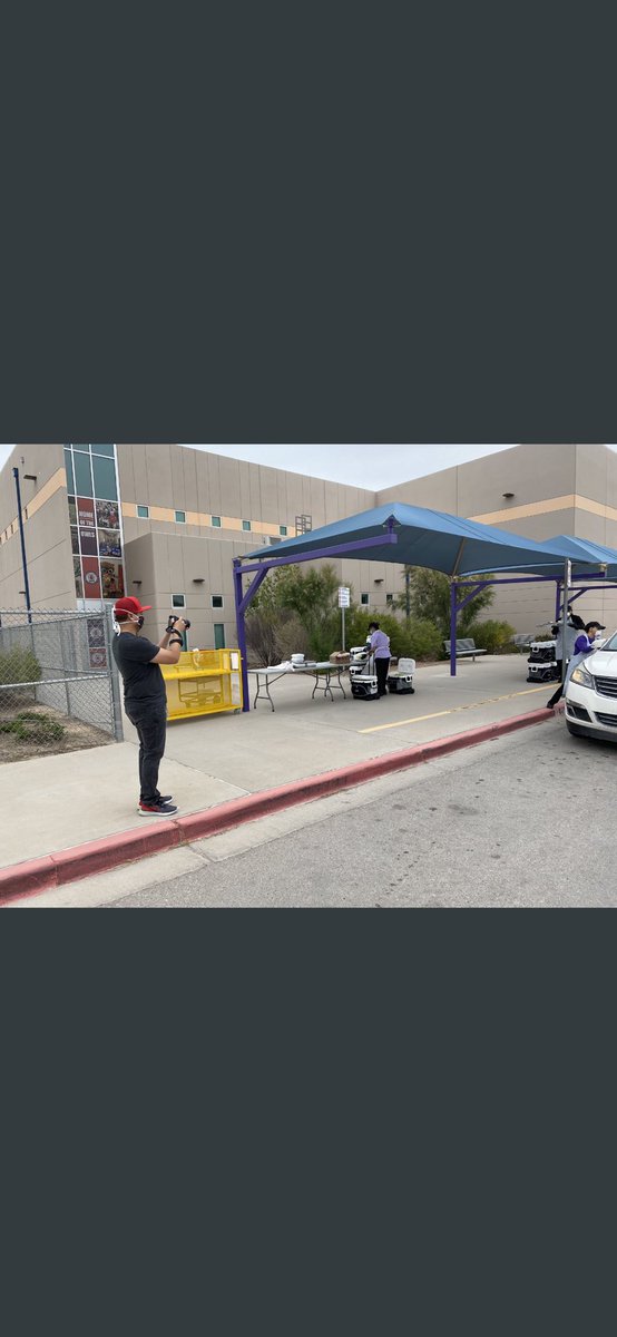 JEspinoza_EDD's tweet photo. #TeamSISD Child Nutrition Services employees are heroes! They deliver outstanding service every day. Been truly amazing during our current situation. Their love/service for our students/community has been inspirational. Thank U &amp; enjoy #SchoolLunchHeroDay! 💪🙏👏 https://t.co/NKEl0GLZHa