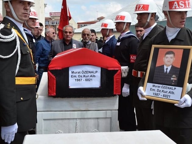 Kumpas şehidimiz Dz. Kur. Alb. Murat Özenalp'i 6'ncı ölüm yıldönümünde  saygı ve özlemle  anıyoruz. Ruhu şad olsun.
