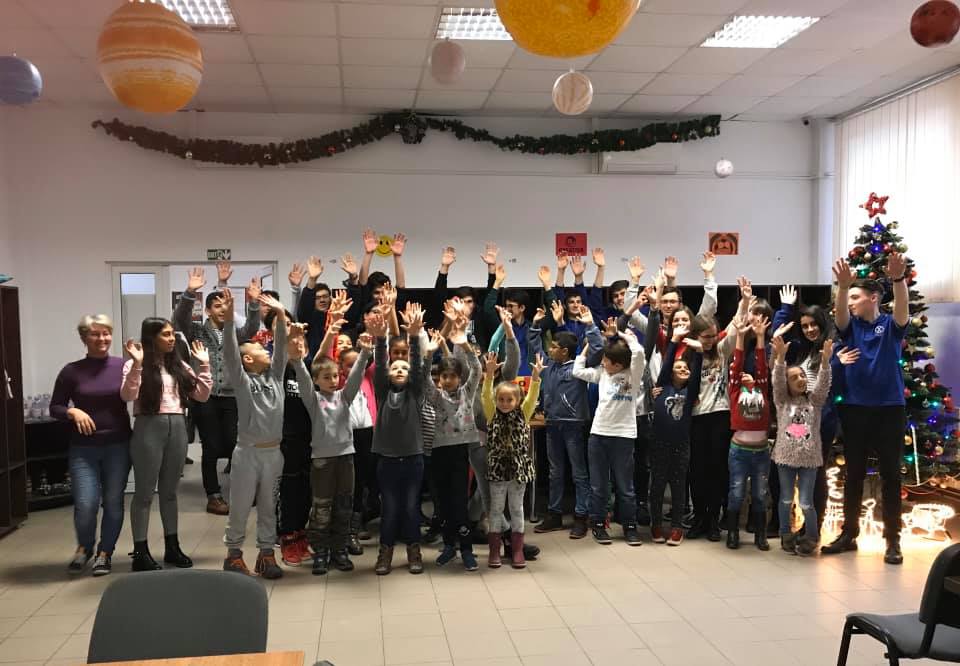 FTC_14278's tweet photo. Children are a major part of our future and we love helping them and showing them the possibilities that robotics can bring, so hosting different workshops was the choice we made this year. 🤗👩‍🔧
#FIRSTFFC 
#brdfirsttechchallenge https://t.co/X80lEMtyk3