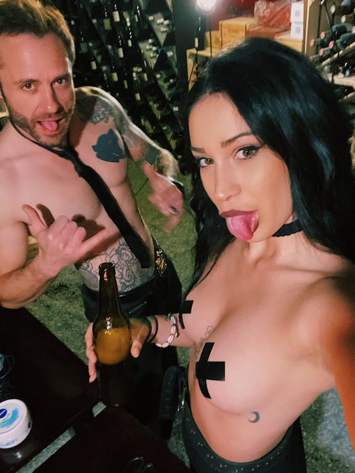 L&rsquo;avantage de faire un shooting dans une cave &agrave; vin c&rsquo;est de lier l&rsquo;utile &agrave; l&rsquo;agr&eacute;able.. 🍷😏   Instagram<a href="/tag/model"class="tags"><span>#model</span></a><a href="/tag/hot"class="tags"><span>#hot</span></a><a href="/tag/mood"class="tags"><span>#mood</span></a><a href="/tag/porn"class="tags"><span>#porn</span></a><a href="/tag/instagram"class="tags"><span>#instagram</span></a><a href="/tag/couple"class="tags"><span>#couple</span></a><a href="/tag/money"class="tags"><span>#money</span></a>