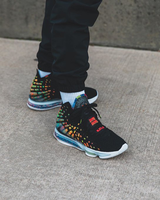 lebron 17 james gang on feet