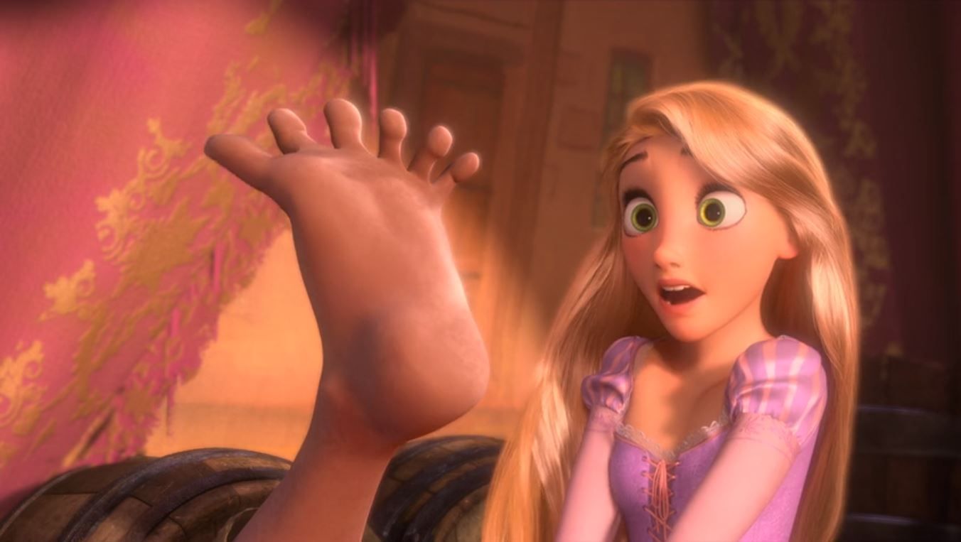 ディズニー データベース Ar Twitter 誰にでも夢はある に登場するビッグノーズの 足は強烈に臭い と言ってラプンツェルに足を見せている 英語版の歌詞では足の臭いには言及しておらず But Despite My Extra Toes と多指症である彼の6本指に言及する内容と