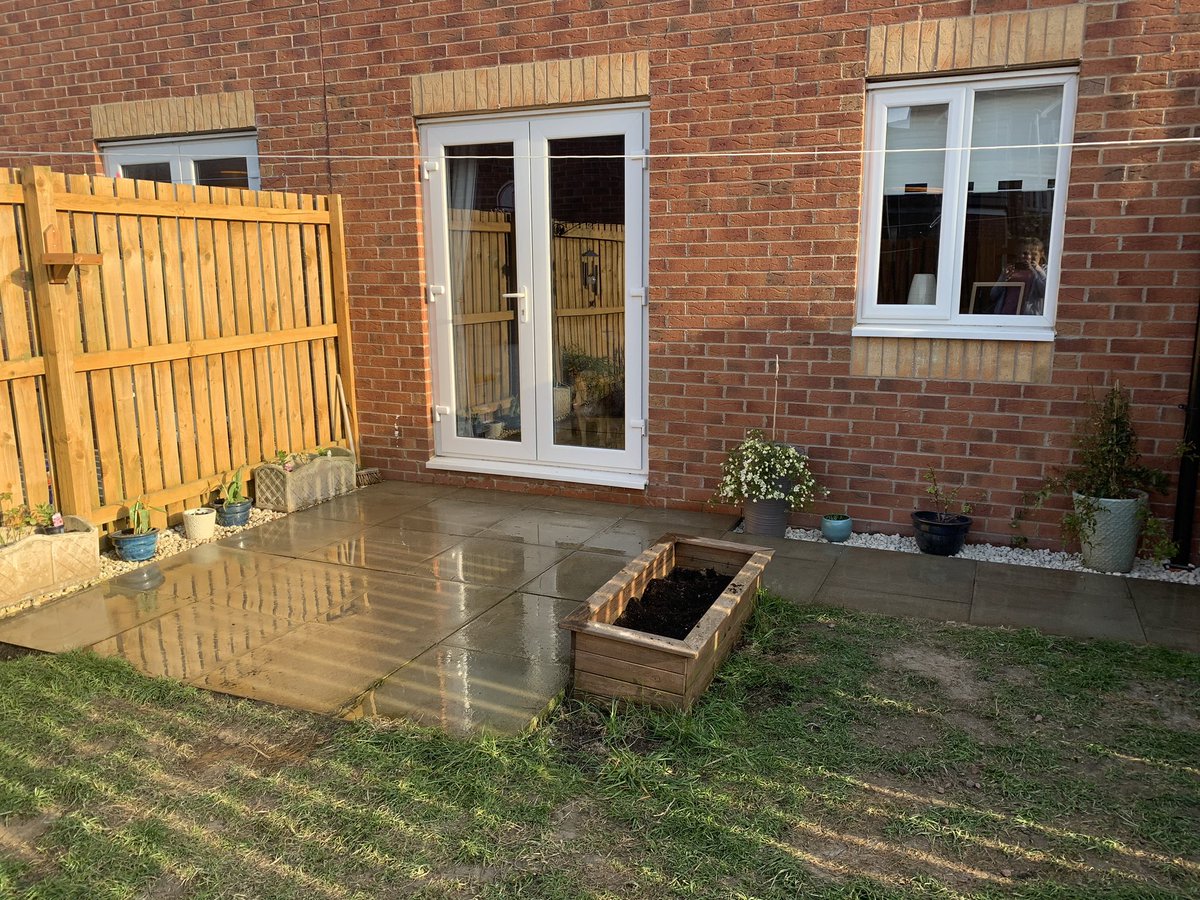 clareyooo's tweet photo. Lockdown project is complete! Re-turfed our garden so the kiddos have somewhere decent to play while off school (should’ve done it yrs ago!). Kept business local to us and took advantage of garden centre’s delivery services #beforeduringafter #newbuildproblems #naffgardens https://t.co/4FvIcLro2n