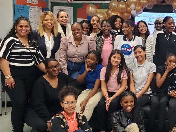 LDCMS302's tweet photo. Happy Principal Appreciation Day to all of District 8, but specially to our #fearless leader Dr. Ortiz who #inspires #buildsconfidence #toucheshearts and #changes lives #forever https://t.co/QlEdFpBh96