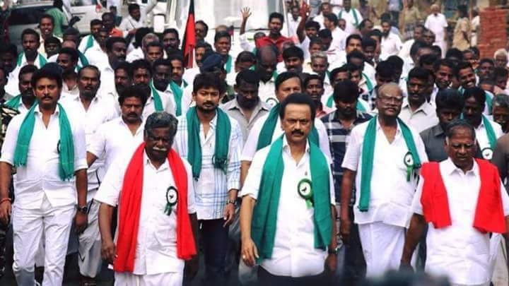 vikkiofficial7's tweet photo. காவிரி நதிநீர் மேலாண்மை ஆணையத்தையும் மத்திய ஜல்சக்தி துறை அமைச்சகத்தின் பறிகொடுத்துவிட்டு குதிரைபேர ஆட்சி நடத்தி வரும் இந்த மாநில அரசுக்கு கழகத் தலைவர் @mkstalin விரைவில் முடிவு கட்டுவார்.

#FreeCMB https://t.co/8rSLePmX2T