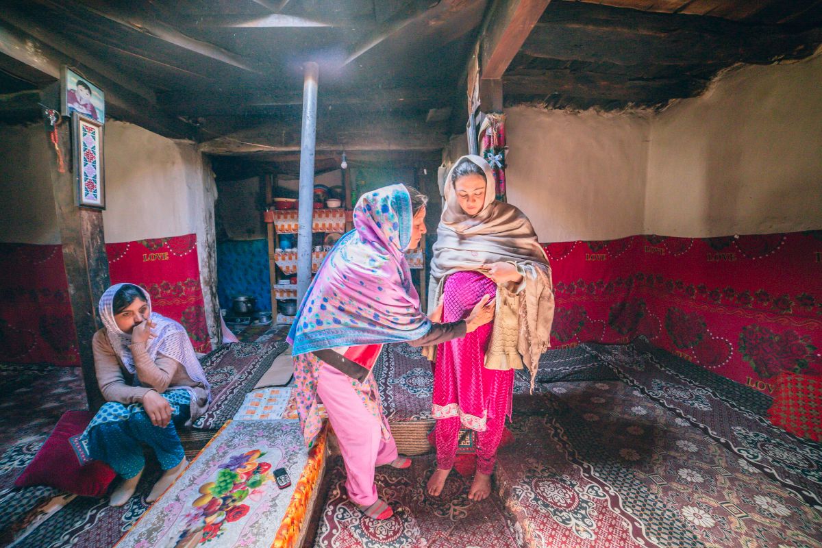 akdn's tweet photo. Noor Khatoon, 35, lives in #Bagrote, a valley in the #Gilgit District of northern #Pakistan. She works as a Community #midwife with the Aga Khan Health Services under the #AQCESS project, funded by Global Affairs Canada. #AKDN #Healthcare
Read her story: https://t.co/PYBzYSQ1ca https://t.co/CaQKtrT2Lc