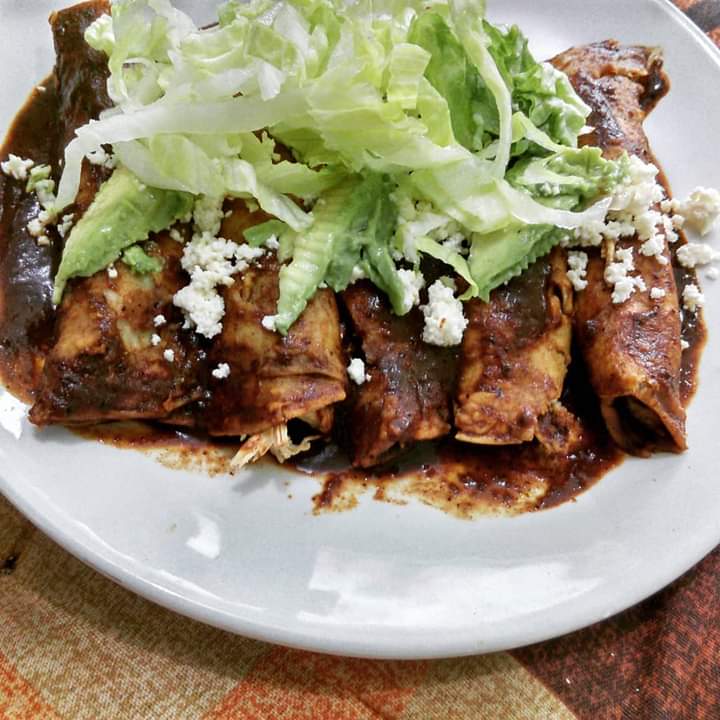 Recolectar 46+ images enchiladas de mole con lechuga Viaterra.mx