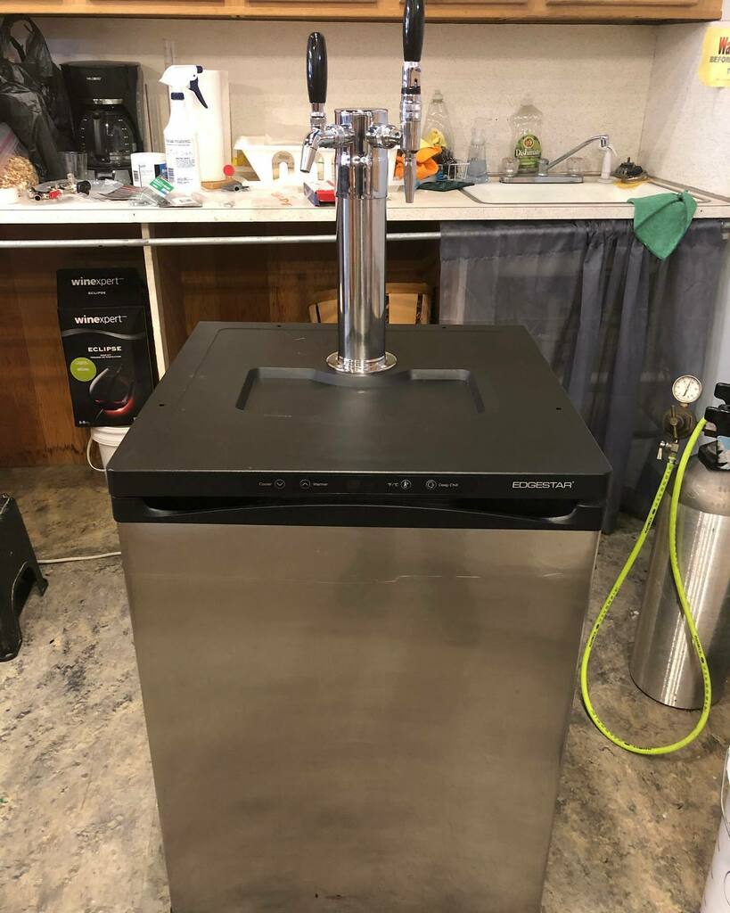dthhomebrew's tweet image. Just finished converting this single tap kegerator into a dual tap nitro coffee kegerator. It turned out nicely and should make for some delicious draft coffee. 
#caffeinefix #localcoffee #localcoffeeroasters #coffeeislife #coffeesnob #localbusiness #sho… instagr.am/p/B_p4-9PDEGP/