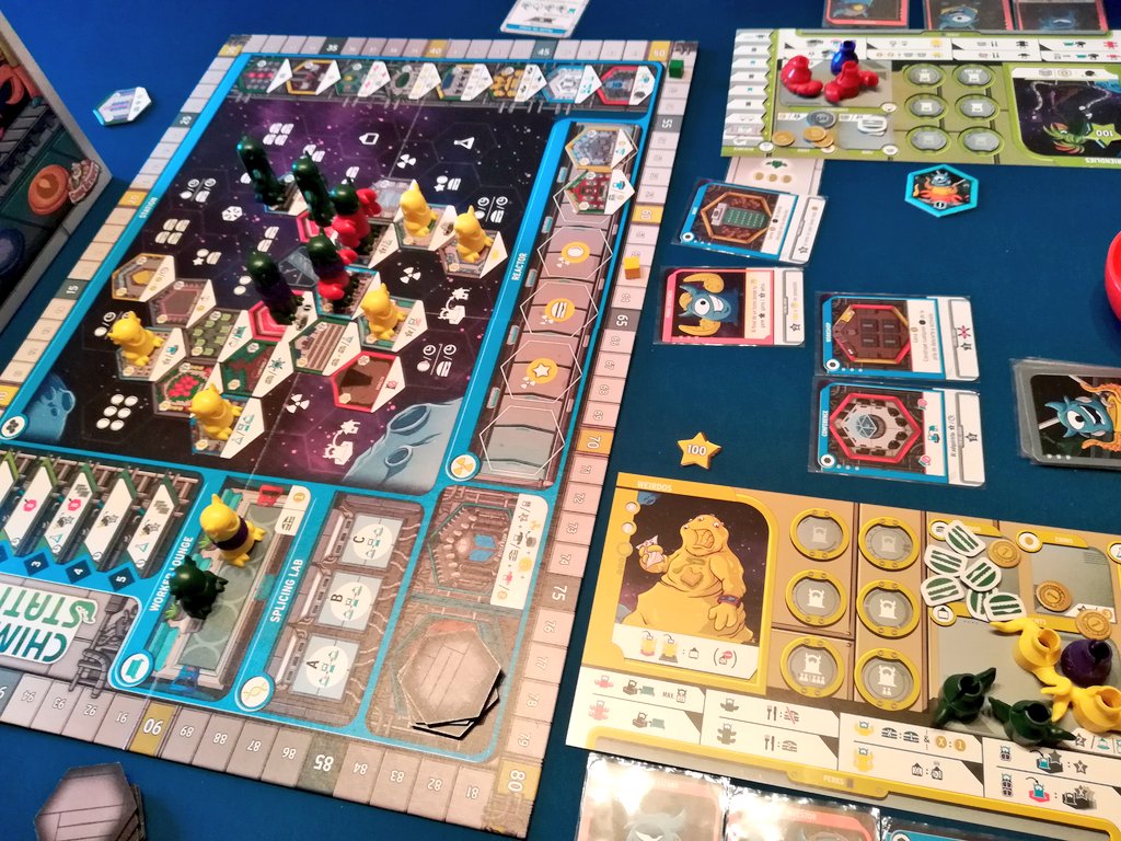 carmavi5's tweet photo. #ChimeraStation 🦑🐙 divertido euro 🤗 que pasó desaparecido... ágil y nuevo concepto, el meeplebuilding 😂 😂 @LastLevelDist https://t.co/hfp4n28GKp