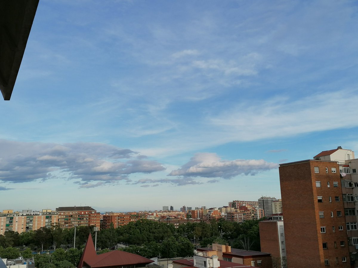 Nuvols aquesta tarda desde Nou Barris <a href="/btveltemps/">btv el temps</a> @eltempsTV3