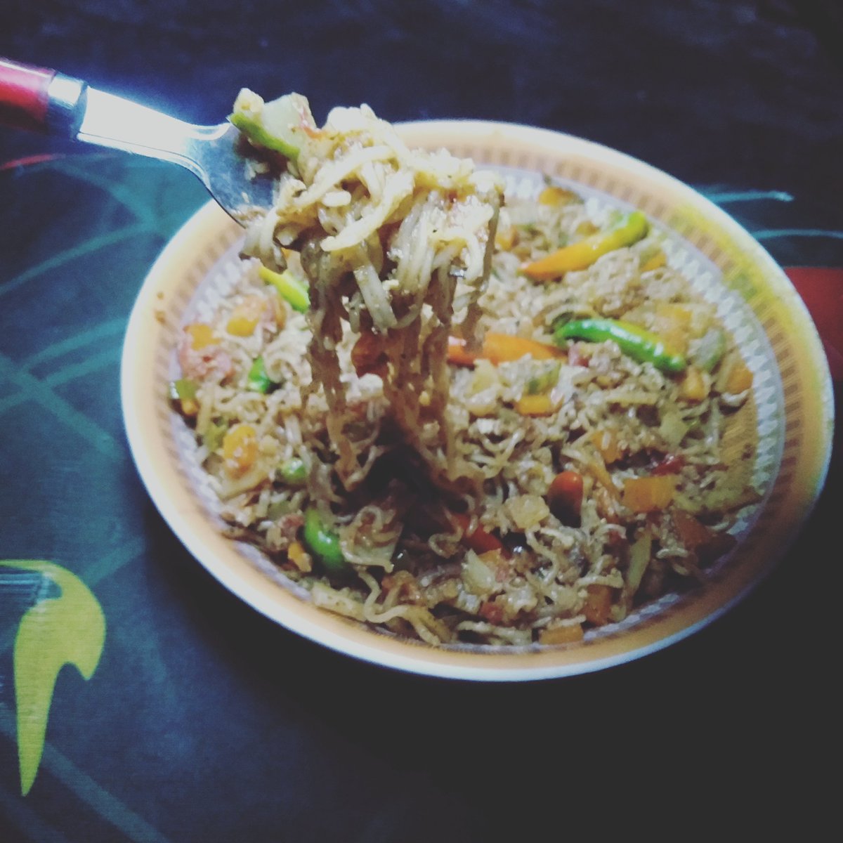 ArifEshaan's tweet photo. Today, for the first time in my life, I cooked and ate noodles with my own hands and chose YouTube for help https://t.co/gcLjSJ6He3