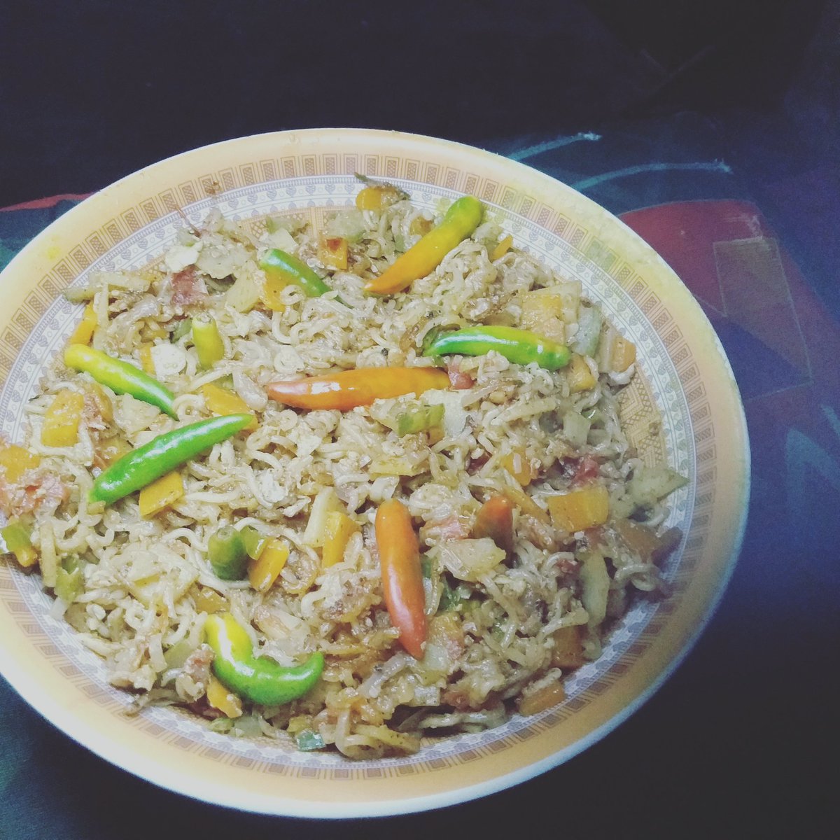 ArifEshaan's tweet photo. Today, for the first time in my life, I cooked and ate noodles with my own hands and chose YouTube for help https://t.co/gcLjSJ6He3