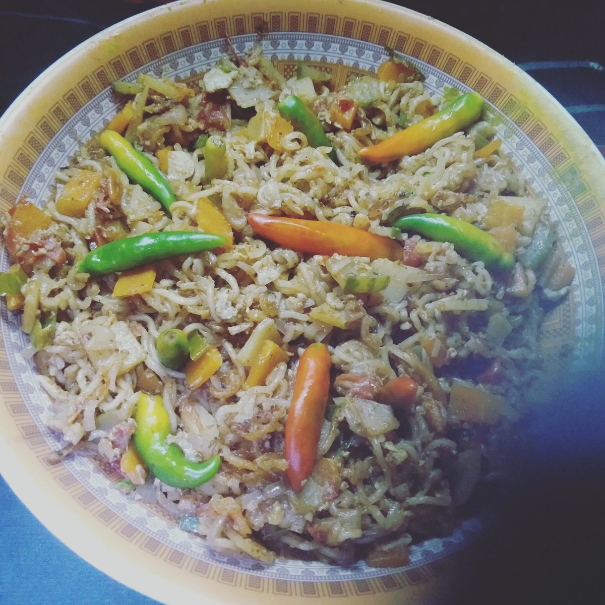 ArifEshaan's tweet photo. Today, for the first time in my life, I cooked and ate noodles with my own hands and chose YouTube for help https://t.co/gcLjSJ6He3