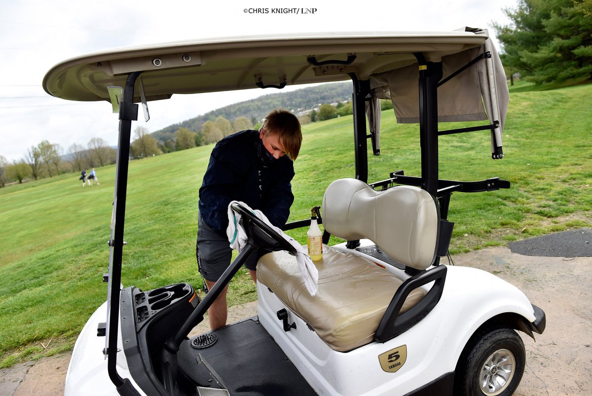 phojoknight's tweet photo. Golfers hit the course early at Foxchase GC, on the day that Gov. Wolf relaxed the lockdown on golf courses, marinas and private campgrounds across the state. @LancasterOnline @LancasterSports @FoxchaseGC #Golf #foxchaseGC #coronavirus #Covid_19 https://t.co/CNXKBhvP0e