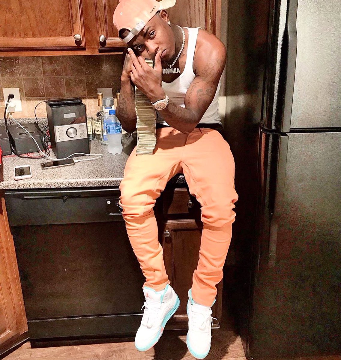 Nless_ent's tweet photo. New music • New video • New bag @deemulaofficialpage Be on the look out for it 🔥🔥🔥 Who’s ready for it⁉️
••••••••••••••••••••••••••••••••••••••••••
#Nless
#Nlessent
#recordlabel
#Newmusic
#dopeartist 
#Deemula https://t.co/9ALg4MqTcZ