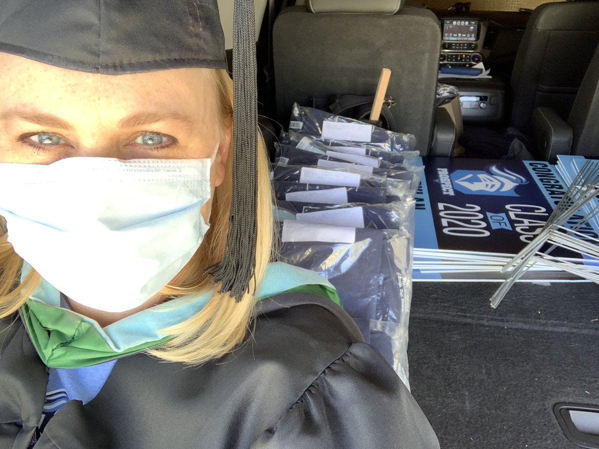 PHSSociology's tweet photo. So much fun delivering items to Class of 2020 🎓@District214 @KnightsofPHS #214Grad #214ShoutOut https://t.co/XU2KD7aQmE