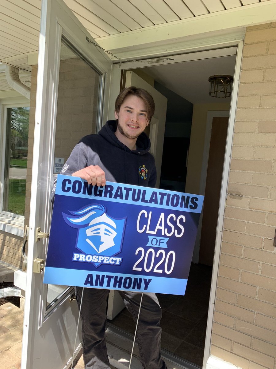 PHSSociology's tweet photo. So much fun delivering items to Class of 2020 🎓@District214 @KnightsofPHS #214Grad #214ShoutOut https://t.co/XU2KD7aQmE