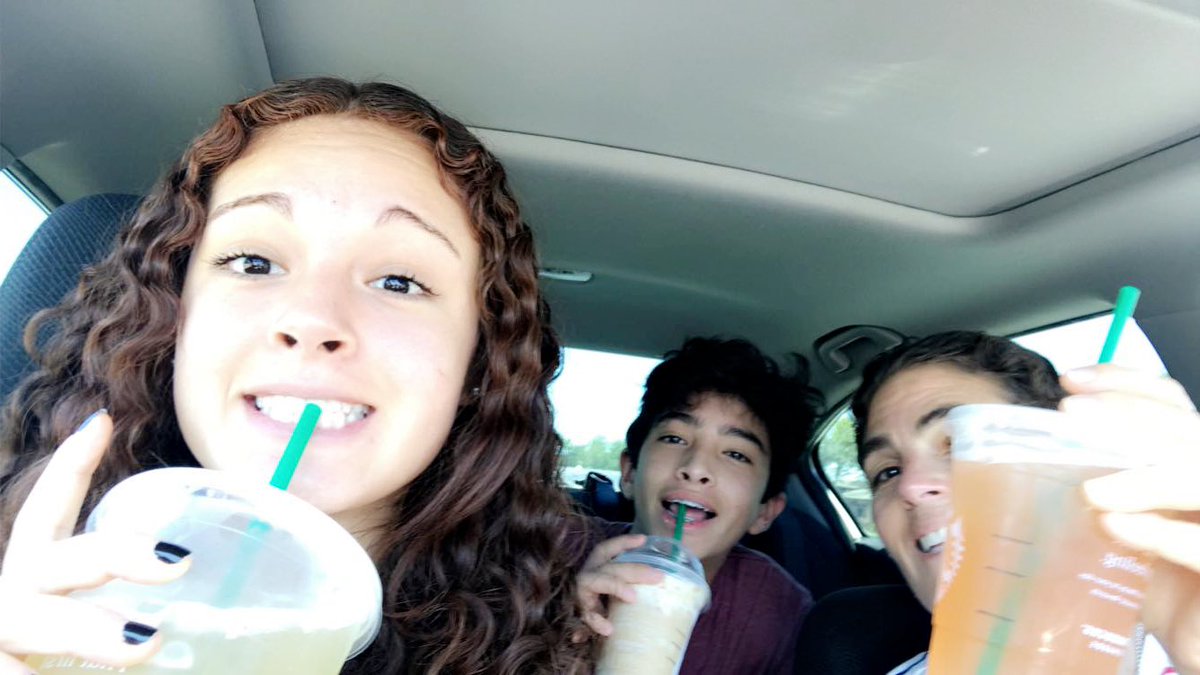HippieSRQ's tweet photo. Came to Starbucks for a quick pick up and treat for kiddos and car in front paid for us! So, we paid for the car behind 💕❤️🥰😍 Share the love #PayItForward https://t.co/JNFTMcVepg