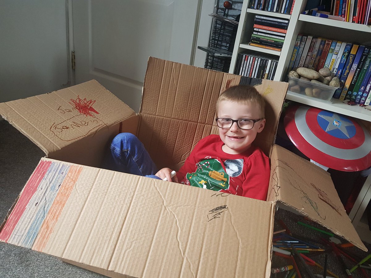 highlandmunky's tweet photo. @WallyfordP1 james has been busy today with his cardboard box. It's been a house, a spaceship, a shell and even a fast food shop. #TEAMWallyford https://t.co/mlzrNIIXlw