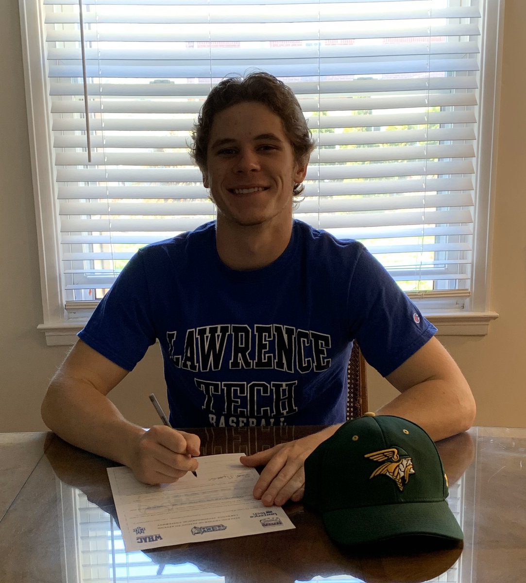 danny2duquet's tweet photo. Signed☑️@LTUAthletics @LTUBASEBALL @GPN_Baseball @davism_michelle @GPNHS 🔰➡️🔱 https://t.co/jBXZHLxw8P