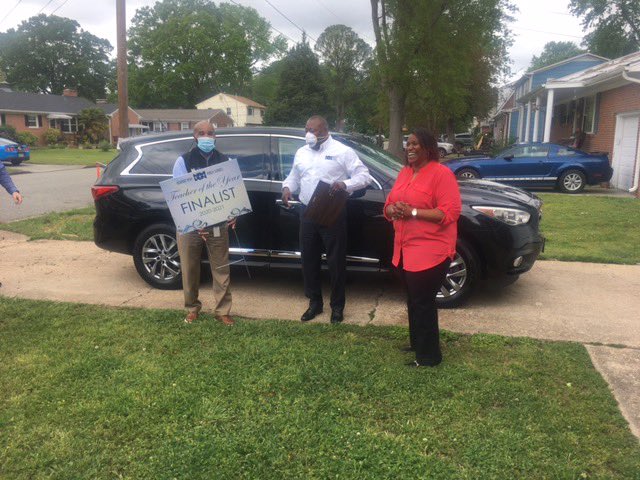 dwillisnnps's tweet photo. Meanwhile on the other side of happy....NNPS Pride Patrol swinging by to see Teacher of the Year finalist TaNesha Williams of Carver ES!  She is in the final running for district distinction!🐴#CarverColts #2legit2quit #NNPSProud https://t.co/VHvTKoBu3L
